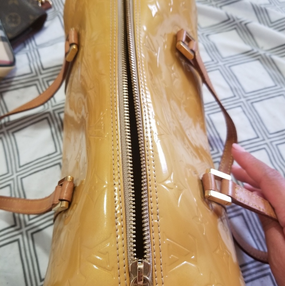 LV Bedford Vernis Beige leather shoulder handbag